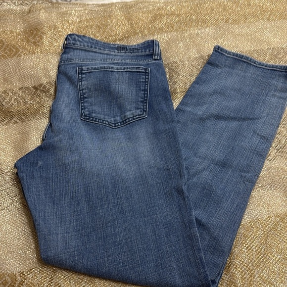(T3) Kut from the Kloth®
Catherine High-Rise Fab Ab
Boyfriend Jeans, size 10/12 - Picture 10 of 16